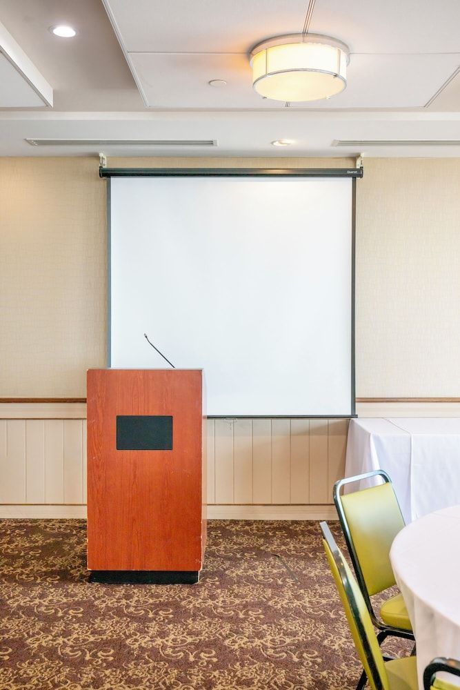Holiday Inn & Suites VIRGINIA BEACH - NORTH BEACH by IHG 1