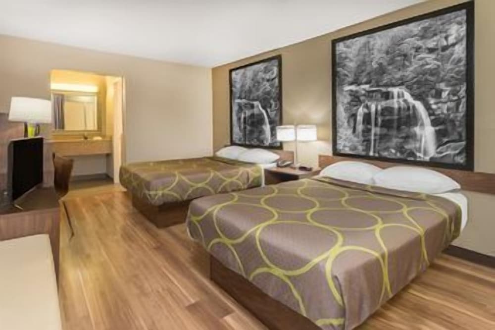ASHEVILLE AIRPORT INN 2