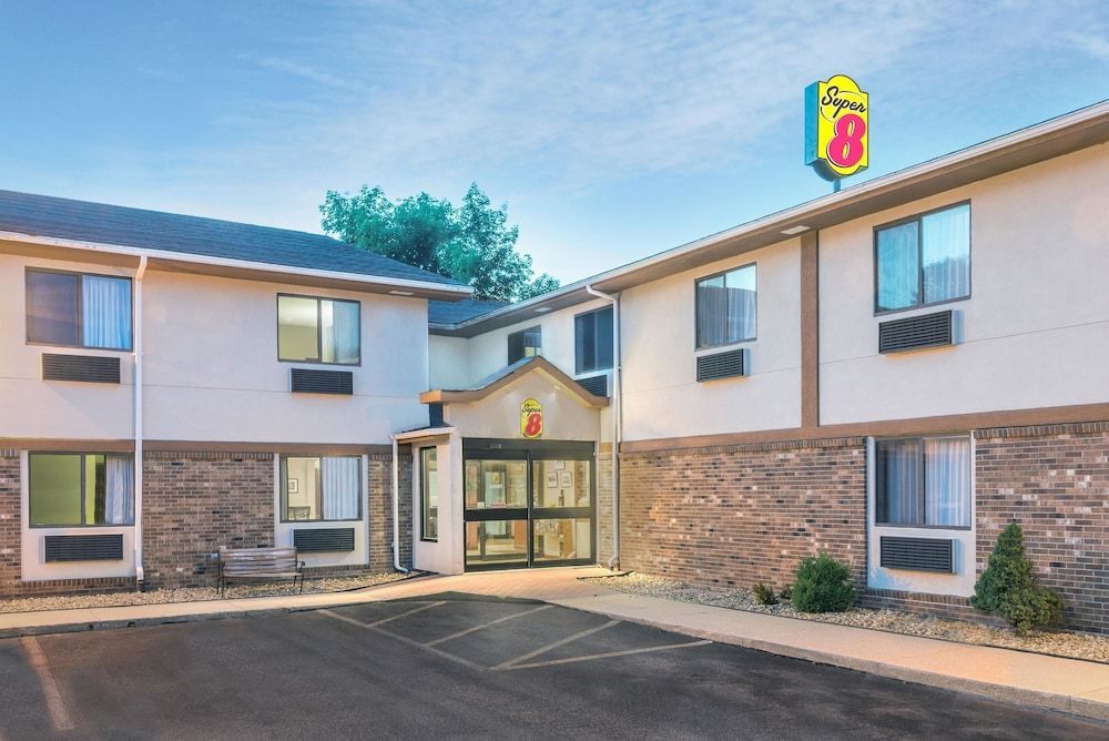 Super 8 by Wyndham Tilton/Lake Winnipesaukee 1