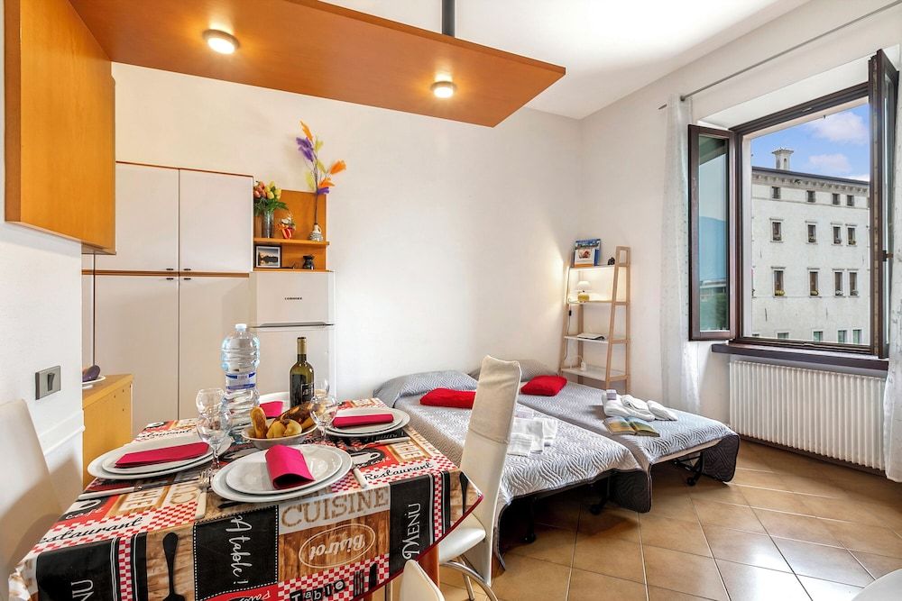 Lake View Historical Center Apartment - Happy Rentals 1
