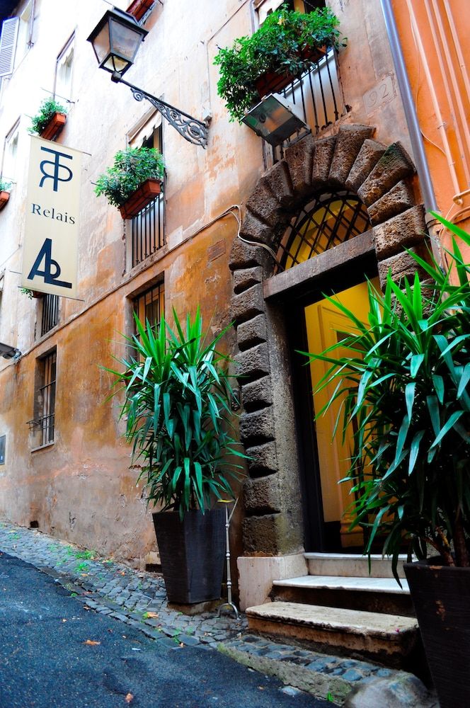 Relais Palazzo Taverna 1
