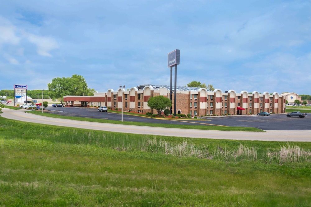 AmericInn by Wyndham Janesville 1