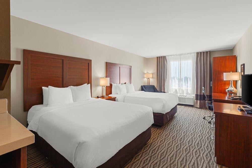 Comfort Inn & Suites 1