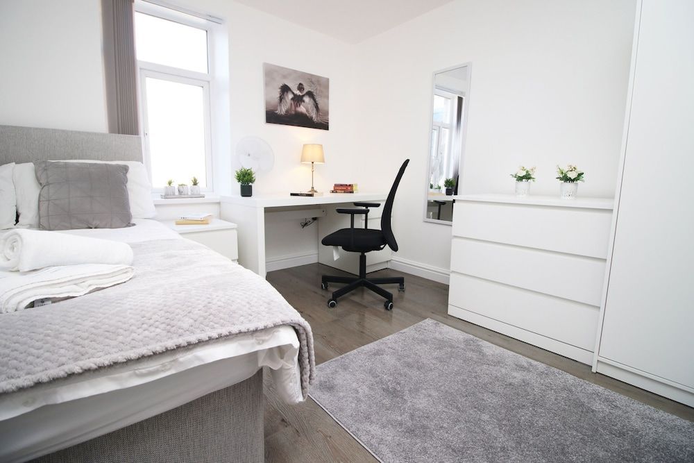 Cardiff Private Double Rooms with Shared Bathroom Wi-Fi and Free On-Street Parking 2