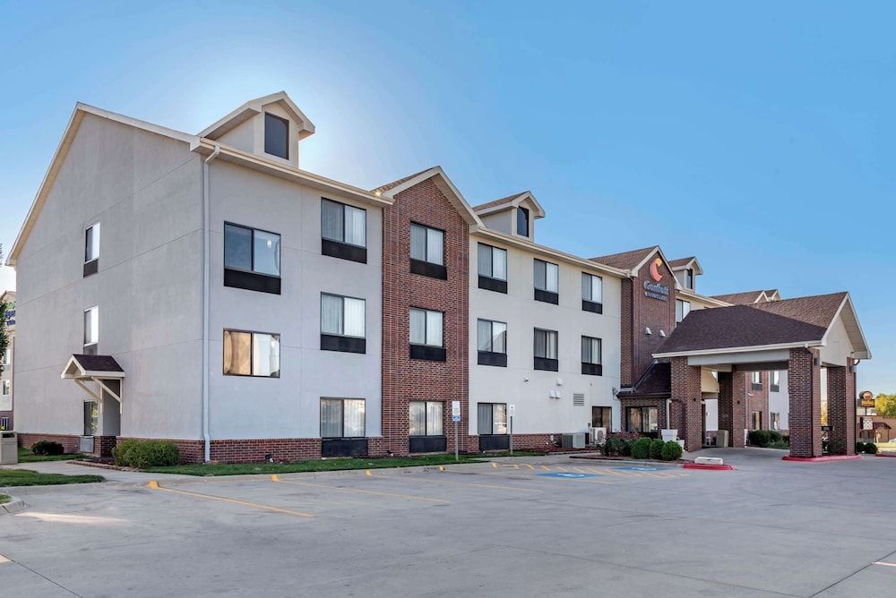 Comfort Inn & Suites Emporia 1