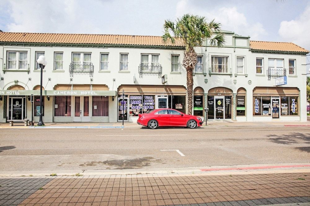 OYO Historic Cameron Hotel Brownsville I-69E 1