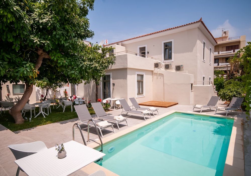 Epavli Boutique Luxury Suites 1
