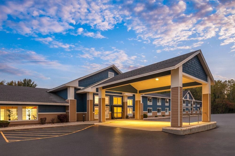 AmericInn by Wyndham Douglas/Saugatuck 1
