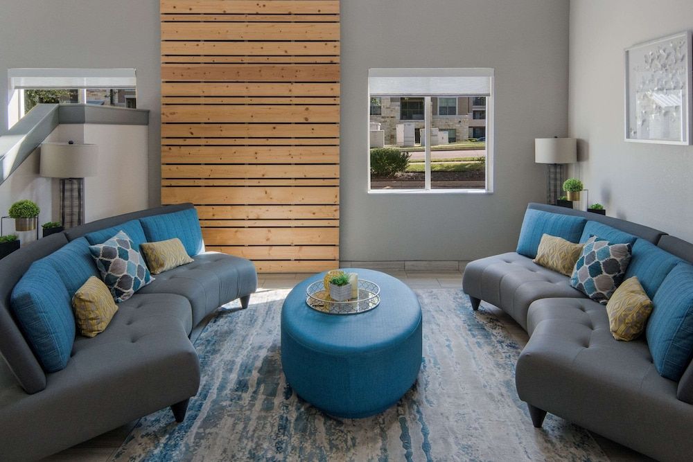 Quality Inn & Suites Roanoke - Fort Worth North 2