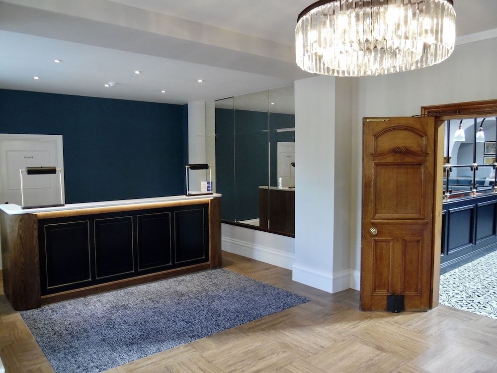 Best Western Chilworth Manor Hotel 2