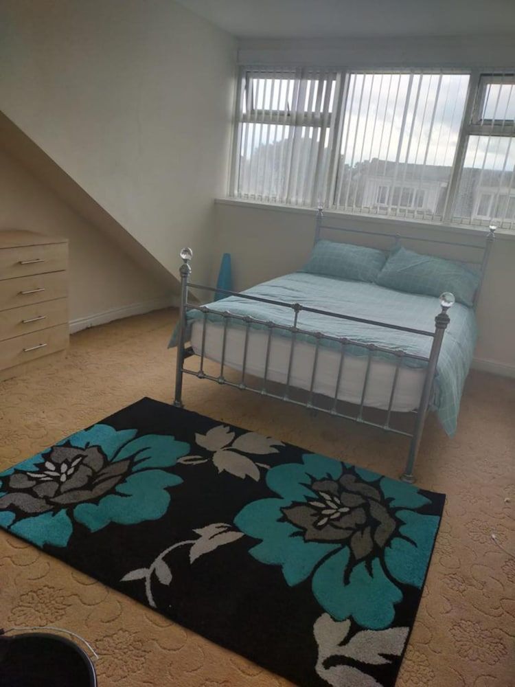 Paradise Apartment- Female Only 1