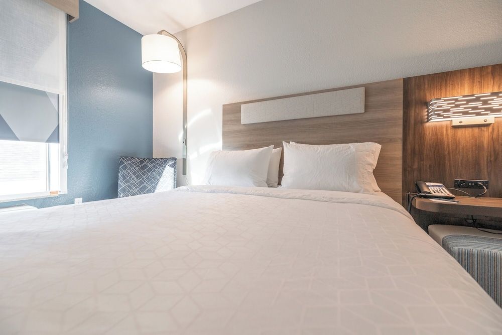 Holiday Inn Express & Suites SAINT ROBERT - LEONARD WOOD by IHG 1