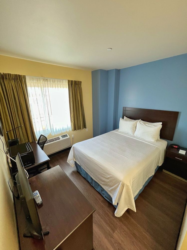Ozone Inn & Suites 1