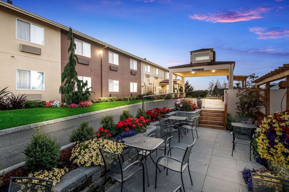 Red Lion Inn & Suites Sequim at Olympic National Park 1