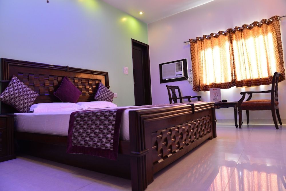 Amax Inn 1