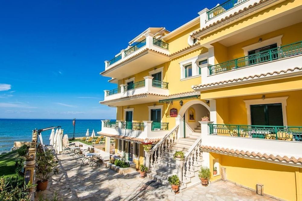 Andreolas Luxury Suites 2
