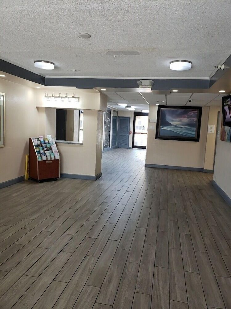 Hawthorn Extended Stay by Wyndham Fayetteville 2