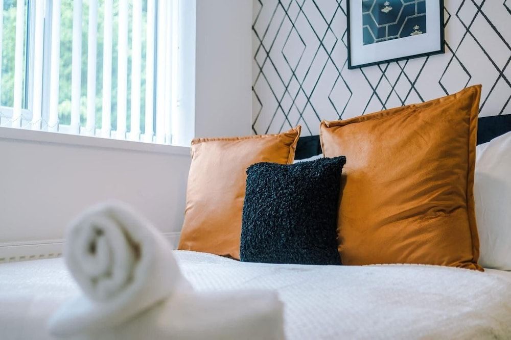 House Sleeps 7 with Garden and Free Parking 2