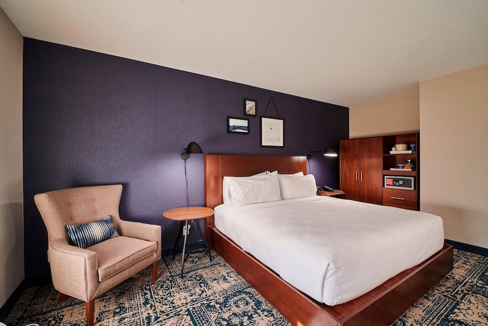 Four Points by Sheraton Cleveland-Eastlake 1