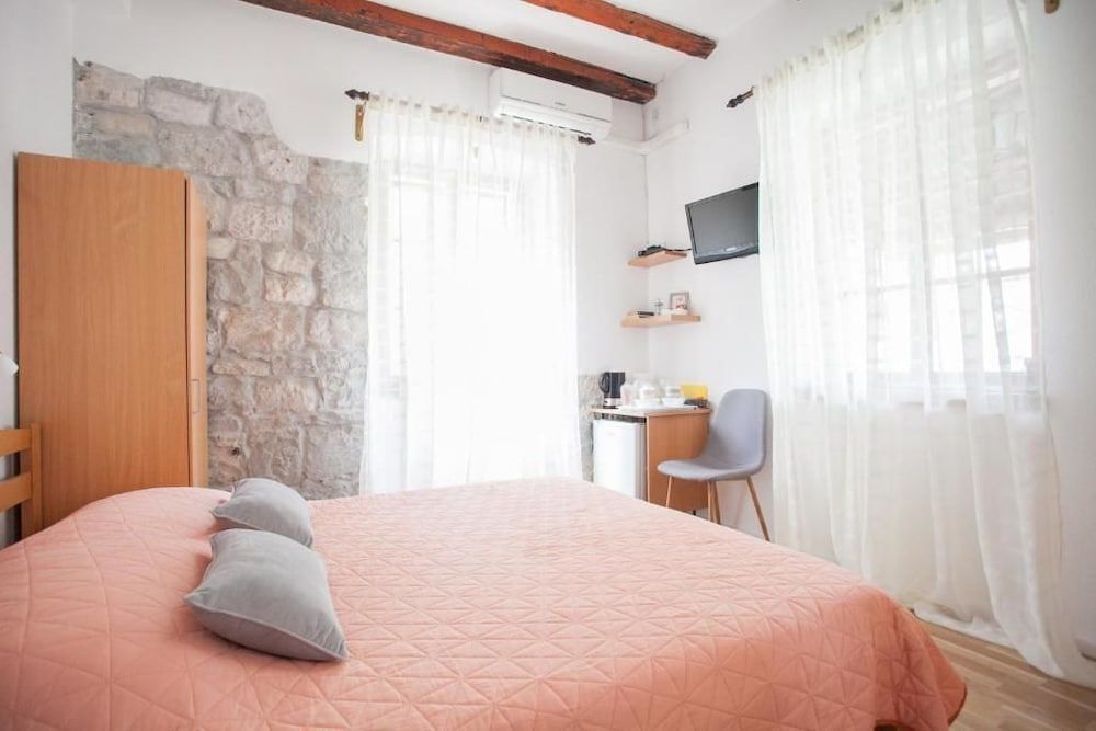 Guesthouse Trogir Proto-Free parking 2