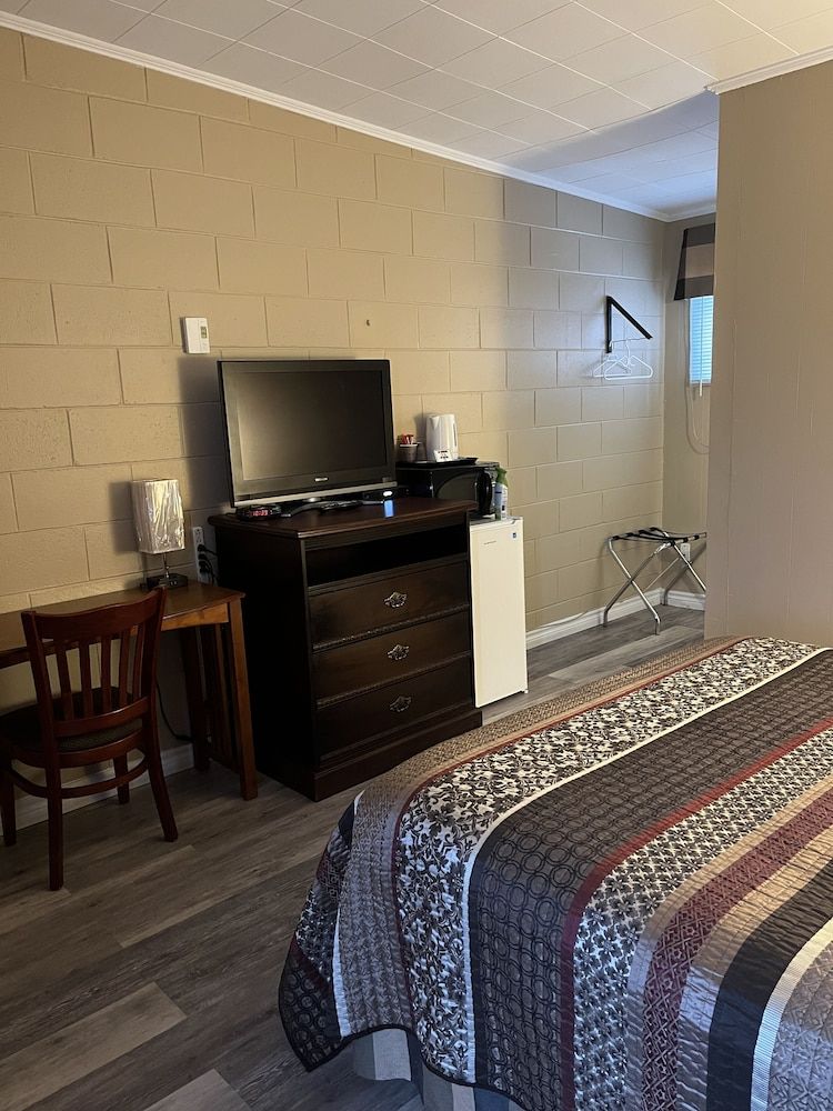 Pine Grove Motel 1