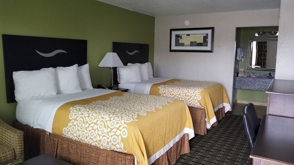 Days Inn by Wyndham West Memphis 2