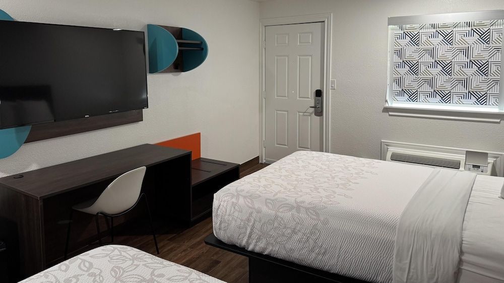 Motel 6 Classic Galveston, TX Beach-Seawall 2