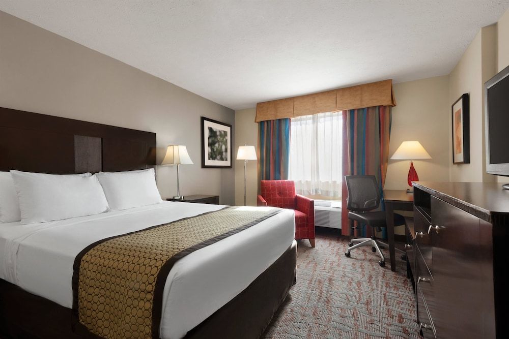 Baymont by Wyndham Belleville Airport Area Free Airport Shuttle 1