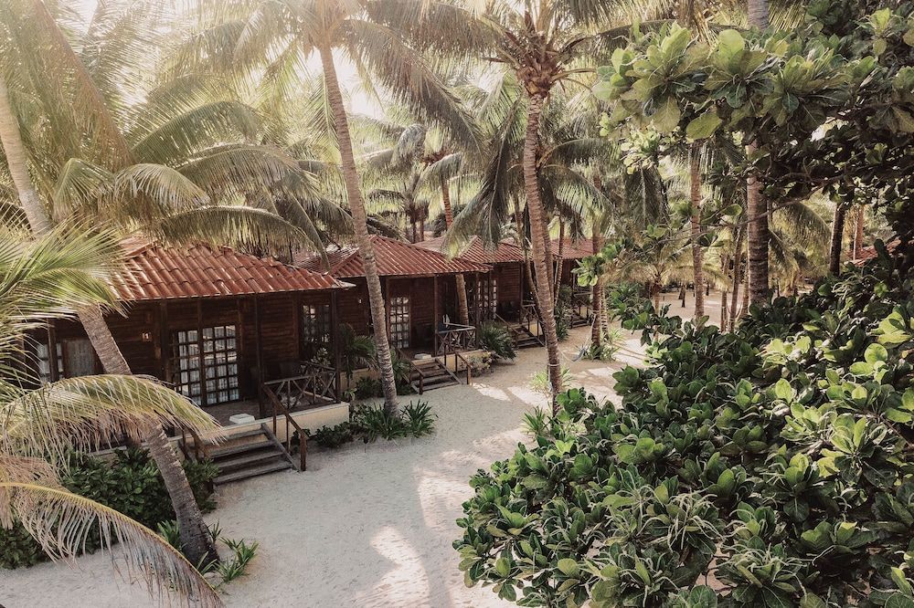 Petit Lafitte Beach Front Hotel & Bungalows 2