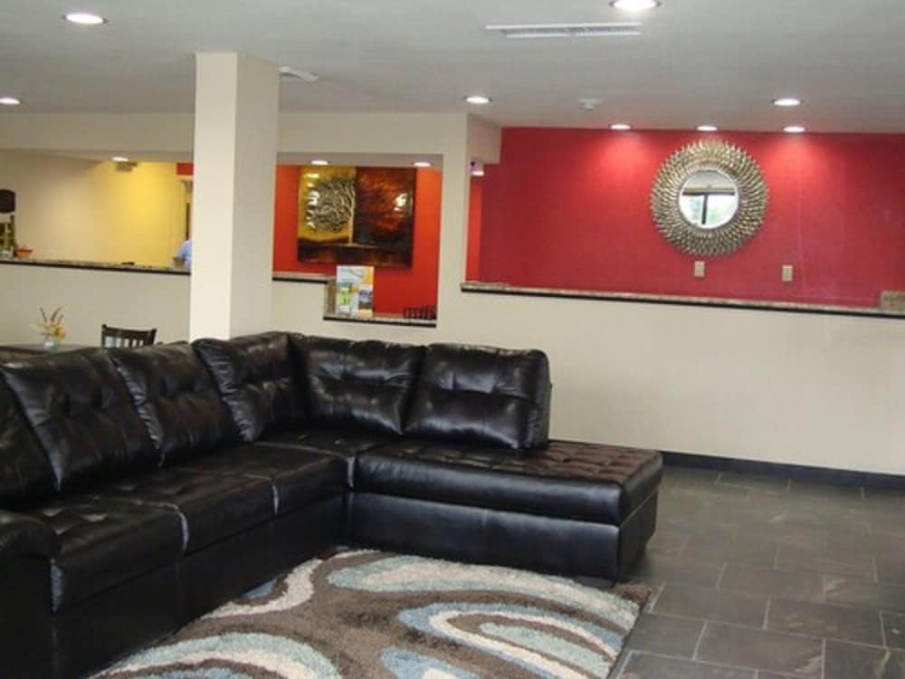 Econo Lodge Inn & Suites Jackson Northwest 2