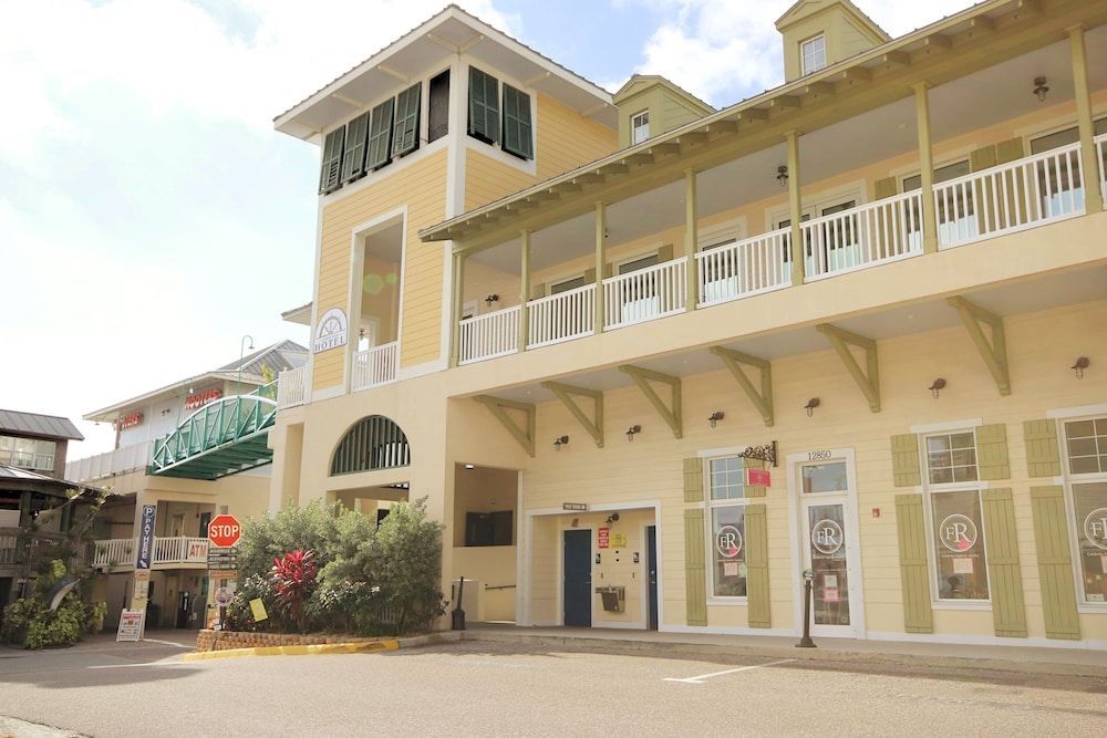 John's Pass Hotel - Fully Remote Check In 1