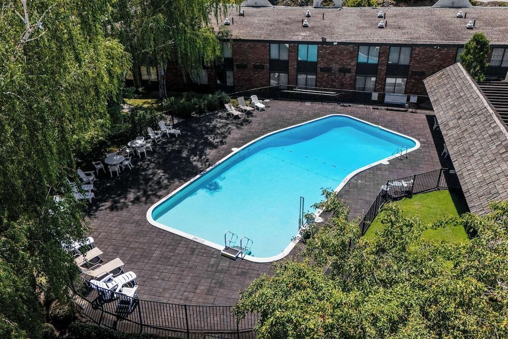 Fireside Inn & Suites Portland 1