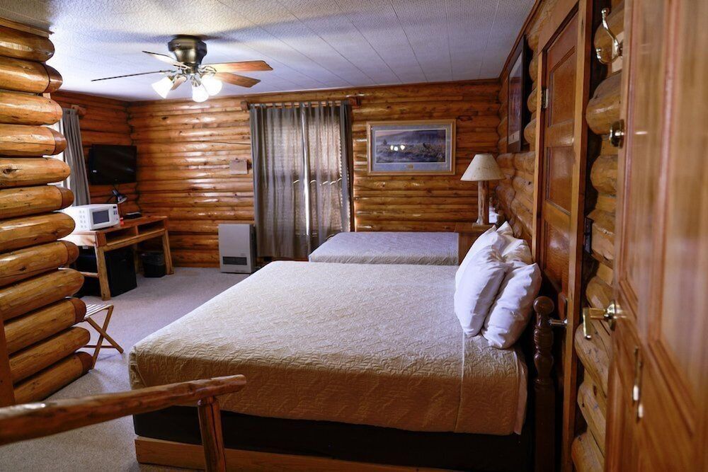 Twin Pines Lodge & Cabins 2