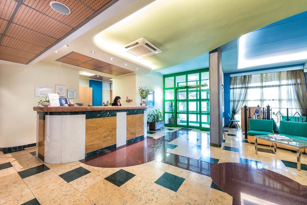 West Point Airport Hotel 2