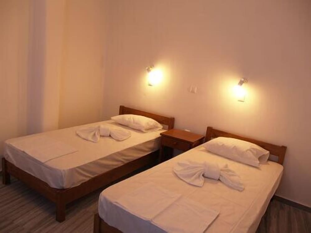 Ioanna Rooms 2