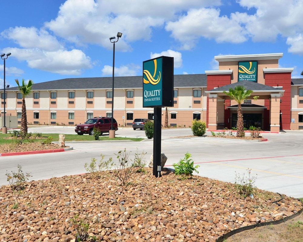Quality Inn & Suites Kenedy - Karnes City 1