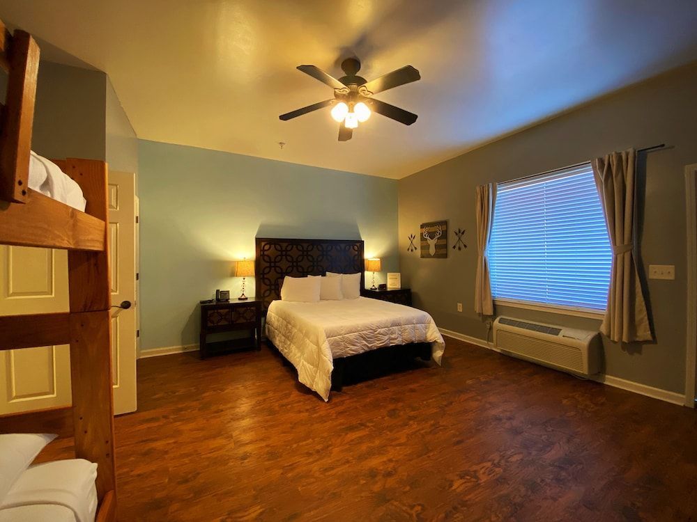 Copperhead Lodge and Resort Cabin Rentals 2