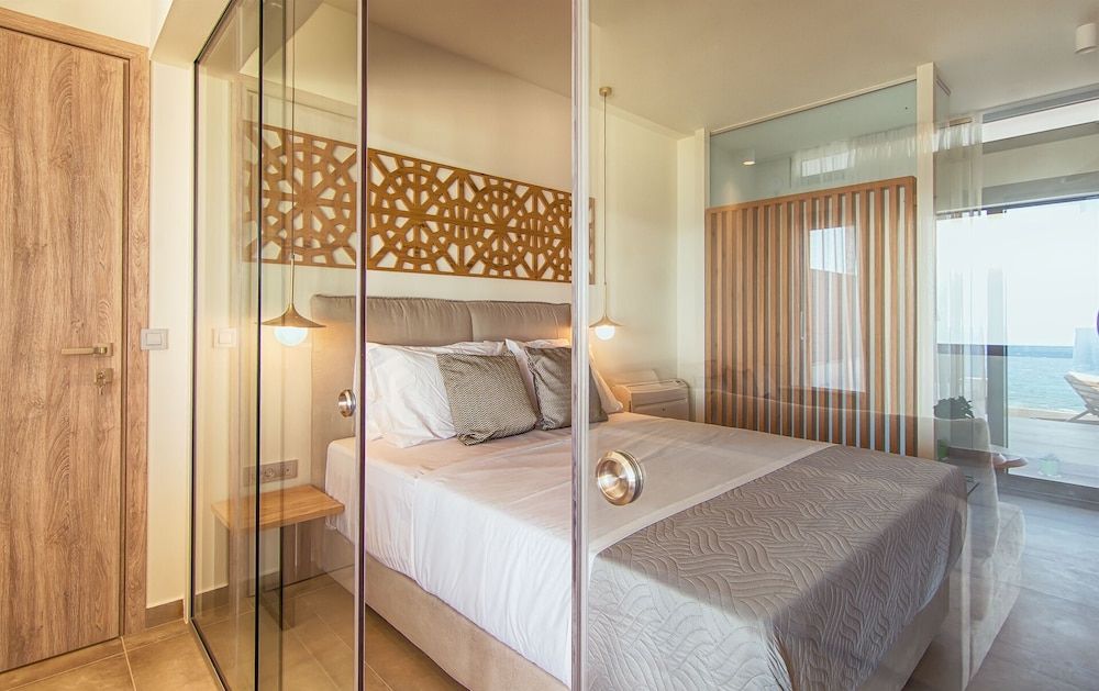 Amphitheatre Suites 2