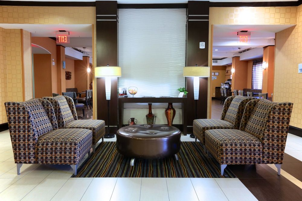 Holiday Inn Express & Suites DALLAS W - I-30 COCKRELL HILL by IHG 1