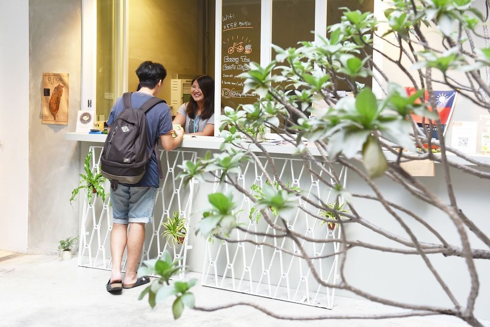 OwlStay Flip Flop Hostel - Garden 2