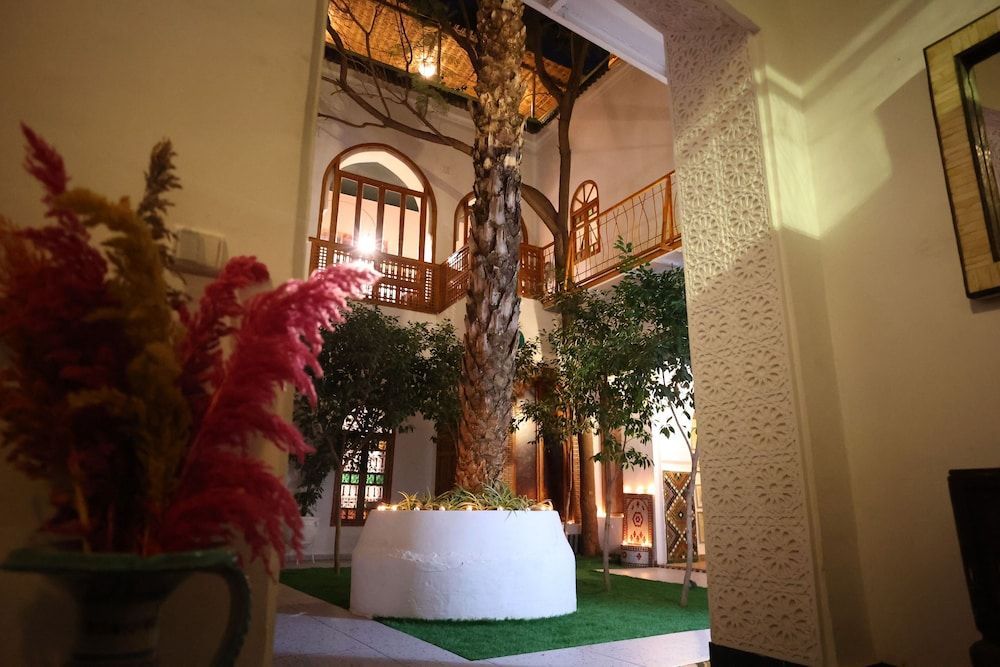 Riad O LY 2