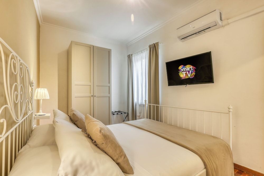 ATRHOME penthouse Frattina 1