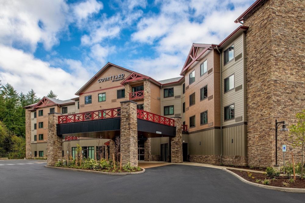 Courtyard by Marriott Olympia 1