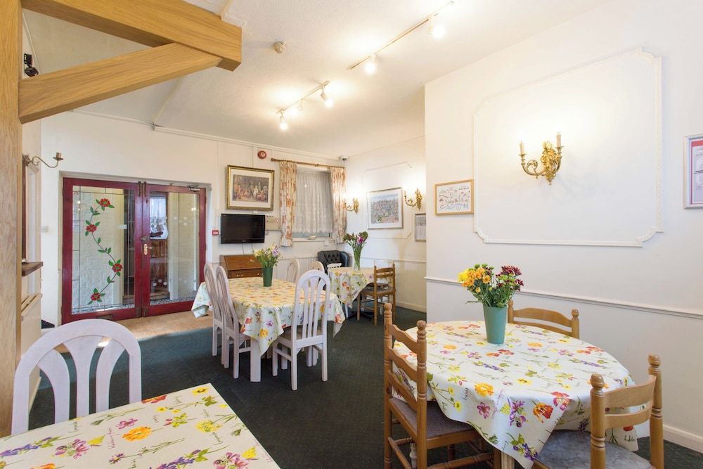 Oakwood Bed and Breakfast Heathrow 2