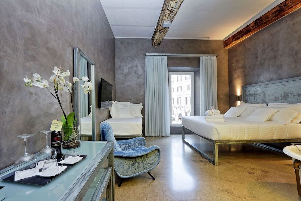 Mama's Home Rome 1