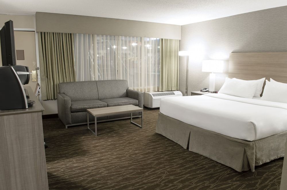 Holiday Inn FARGO by IHG 2