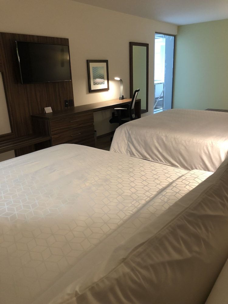 Holiday Inn Express & Suites PLAYA DEL CARMEN by IHG 2