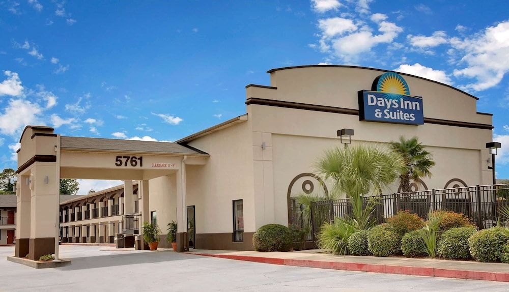 Days Inn & Suites by Wyndham Opelousas 1
