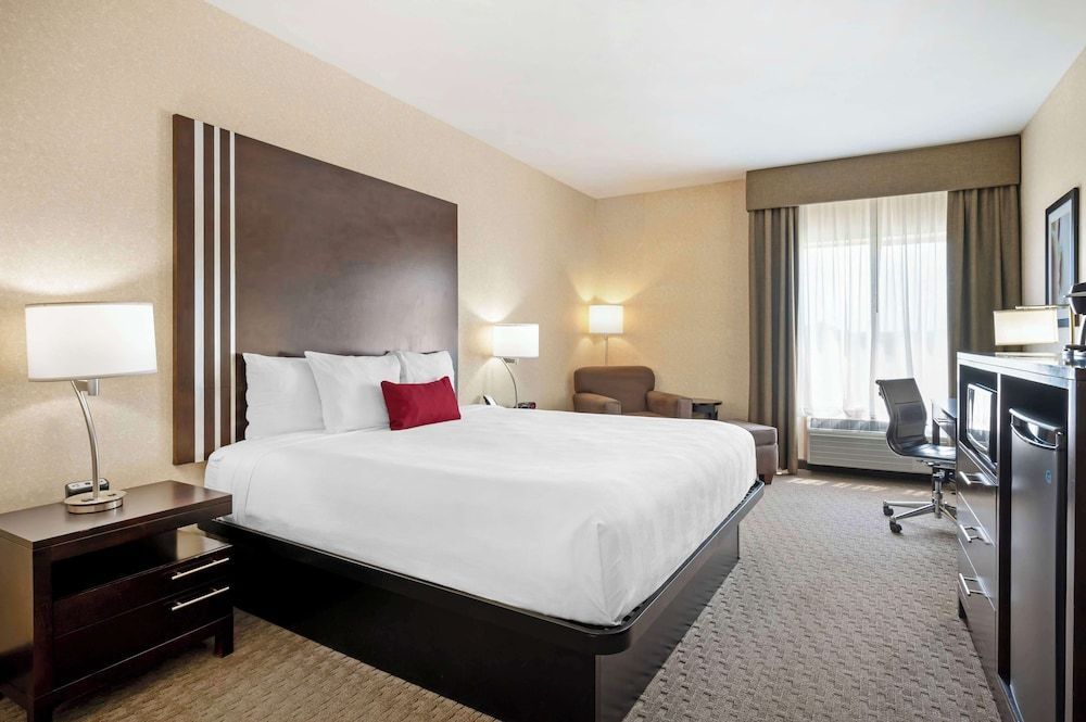 Best Western Plus Howe Inn 1