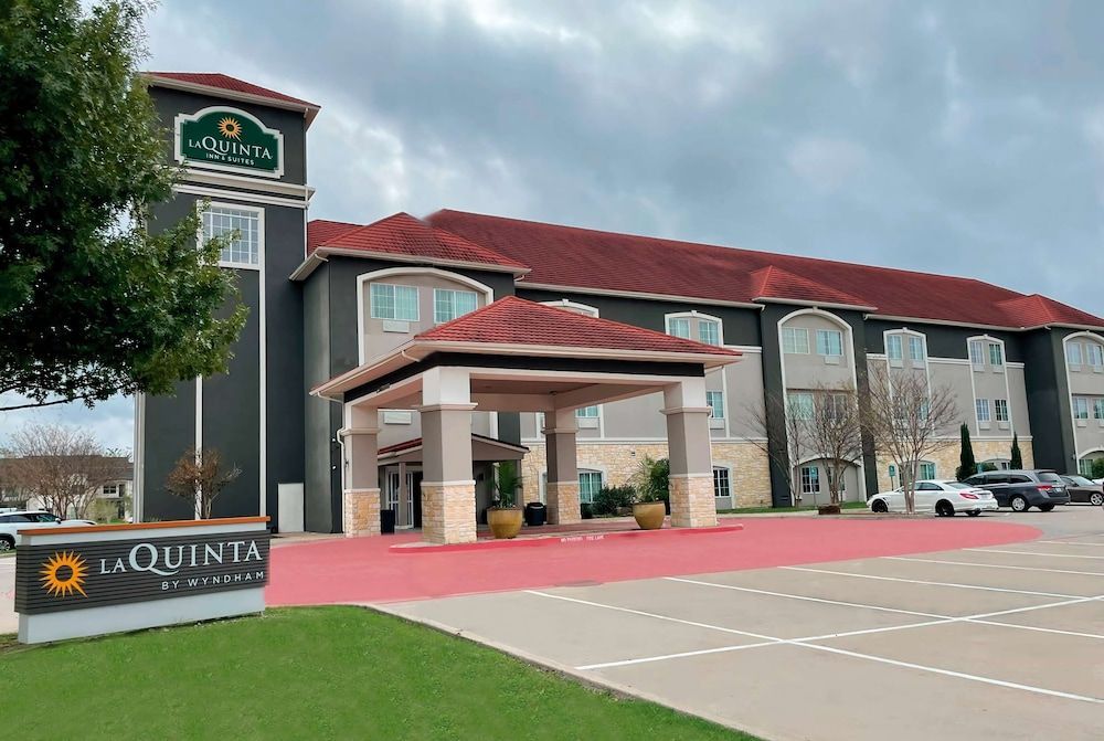 La Quinta by Wyndham Waxahachie 1